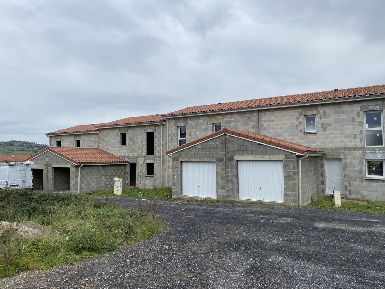 Couverture d'un maison dans une zone résidentiel Couverture d'un maison dans une zone résidentiel